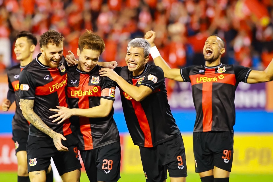 Ninh Bình FC nới rộng khoảng cách với nhóm bám đuổi